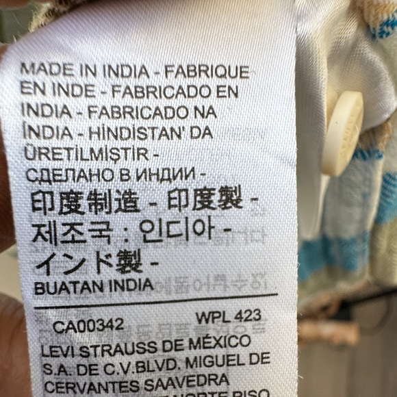 Levis plaid shirt. Relaxed fit. Size xxl. Nwt - Picture 12 of 12